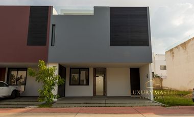 Casa en venta Nueva en Solares