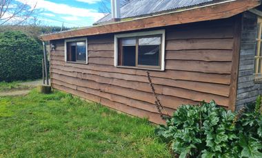 CASA EN SECTOR RURAL DE LONCOPAN EN MEDIA HECTAREA DE TERRENO
