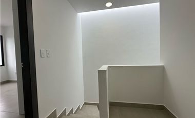 MODERNA CASA NUEVA CON 3 DORMITORIOS EN MANTA AZUL, SUR DE MANTA