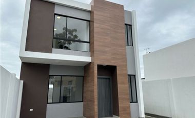 MODERNA CASA NUEVA CON 3 DORMITORIOS EN MANTA AZUL, SUR DE MANTA