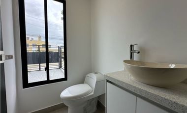 MODERNA CASA NUEVA CON 3 DORMITORIOS EN MANTA AZUL, SUR DE MANTA