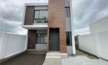 MODERNA CASA NUEVA CON 3 DORMITORIOS EN MANTA AZUL, SUR DE MANTA