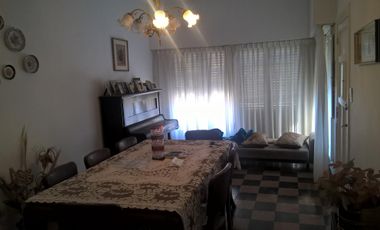 VENDO CASA EN NECOCHEA