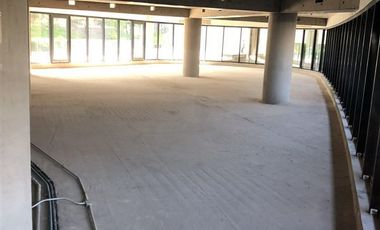 Local Comercial en Arriendo en Av. Santa María / Av. Américo Vespucio Norte
