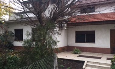 Hermosa Chalet Estilo Quinta en Paso del Rey