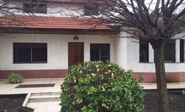 Hermosa Chalet Estilo Quinta en Paso del Rey