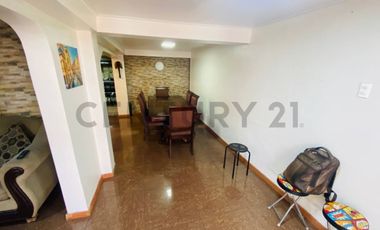Venta Casa cerca de Mall