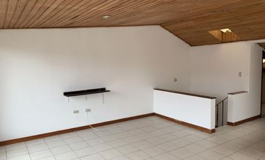 casa en arriendo en avenida pradilla. Cod A5184