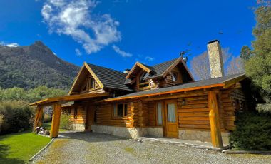 Cálida casa sobre golf Arelauquen, Bariloche