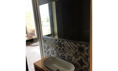 Casa desarrollada en dos plantas con piscina barrio privado Rumencó