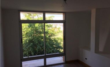 Casa desarrollada en dos plantas con piscina barrio privado Rumencó
