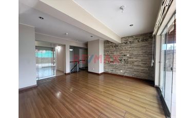 Amplio Duplex Familiar (250M2) Casi Frente Al Parque Casuarinas, Surco