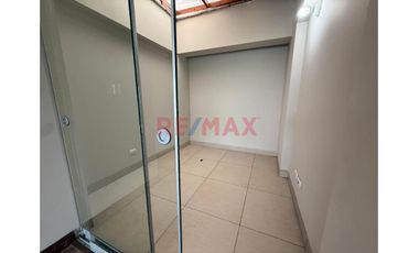 Amplio Duplex Familiar (250M2) Casi Frente Al Parque Casuarinas, Surco