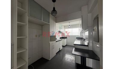 Amplio Duplex Familiar (250M2) Casi Frente Al Parque Casuarinas, Surco