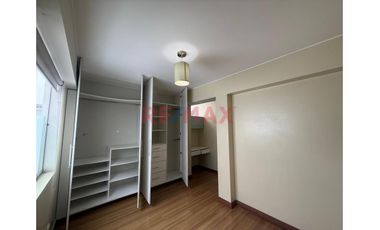 Amplio Duplex Familiar (250M2) Casi Frente Al Parque Casuarinas, Surco