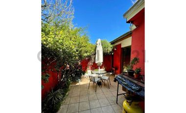 Se vende amplia casa en el sector  Collao