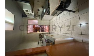 Se vende amplia casa en el sector  Collao