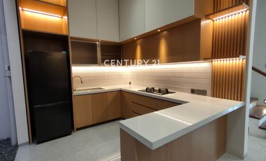 Rumah Modern Minimalis Di Komplek Setraduta Bandung