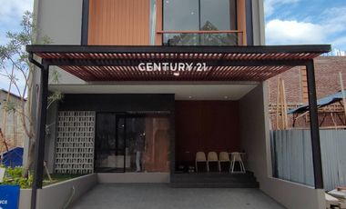 Rumah Modern Minimalis Di Komplek Setraduta Bandung