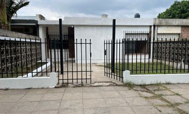 Venta Casa de 3 Dorm a  la venta en B. Santa Rita