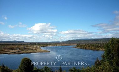 Campo en desembocadura río Chepu, Ancud