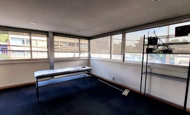 Amplias Oficinas en venta en Las Aguilas