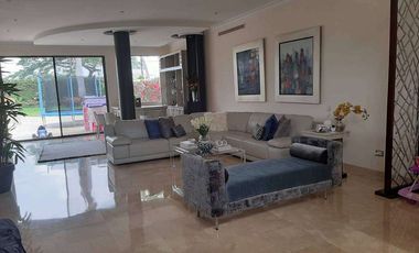 Alquilo Casa de 2 pisos en Vista al Parque, Km. 8 vía la Puntilla Samborondón - Diagonal al Centro Comercial Batán