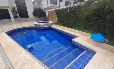 Alquilo Casa de 2 pisos en Vista al Parque, Km. 8 vía la Puntilla Samborondón - Diagonal al Centro Comercial Batán