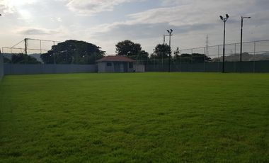 Venta de casa cerca del Riocentro Dorado y Plaza Batan, La Aurora, Guayaquil