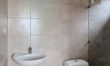 Venta de casa cerca del Riocentro Dorado y Plaza Batan, La Aurora, Guayaquil