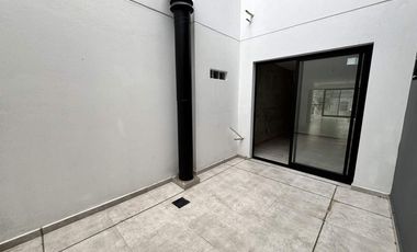 Alquiler 2 ambientes con balcón y patio propio