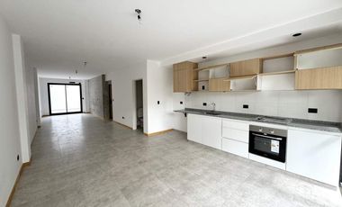 Alquiler 2 ambientes con balcón y patio propio