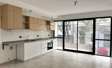 Alquiler 2 ambientes con balcón y patio propio