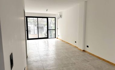 Alquiler 2 ambientes con balcón y patio propio