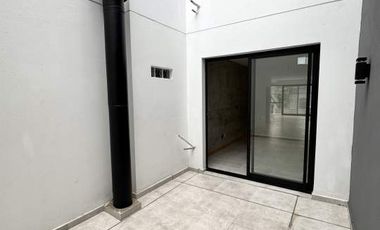 Alquiler 2 ambientes con balcón y patio propio