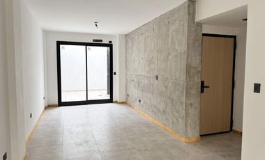 Alquiler 2 ambientes con balcón y patio propio