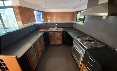 Chalet 4 ambientes. Zona San Carlos.