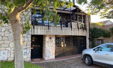 Chalet 4 ambientes. Zona San Carlos.
