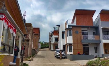 Villa 2,5 Lantai Lembang Bandung Siap Huni Free Biaya-Biaya