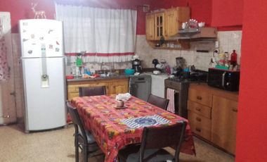 ISIDRO CASANOVA, PH D 4 AMB.C/ENTRADA DE AUTO, PATIO Y TERRRAZA