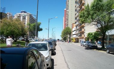 Excelente semipiso de 3 amb con dep. de categoría en edificio estilo francés