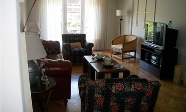 Excelente semipiso de 3 amb con dep. de categoría en edificio estilo francés