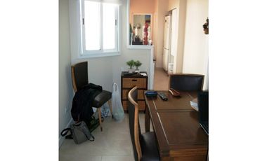 Excelente semipiso de 3 amb con dep. de categoría en edificio estilo francés