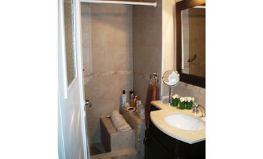 Excelente semipiso de 3 amb con dep. de categoría en edificio estilo francés