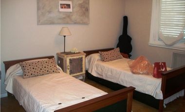 Excelente semipiso de 3 amb con dep. de categoría en edificio estilo francés