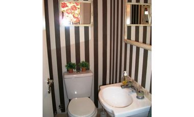 Excelente semipiso de 3 amb con dep. de categoría en edificio estilo francés