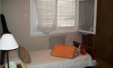 Excelente semipiso de 3 amb con dep. de categoría en edificio estilo francés