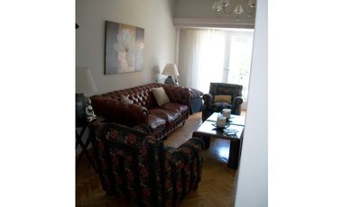 Excelente semipiso de 3 amb con dep. de categoría en edificio estilo francés