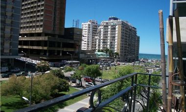 Excelente semipiso de 3 amb con dep. de categoría en edificio estilo francés