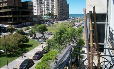 Excelente semipiso de 3 amb con dep. de categoría en edificio estilo francés